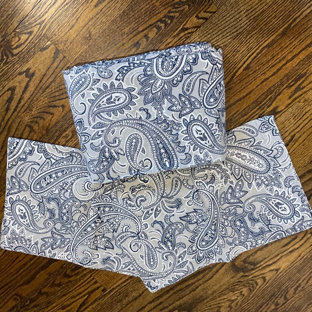 Tommy Hilfiger Queen Duvet Cover and 2 Shams